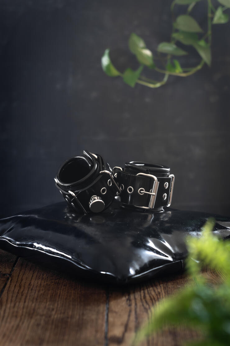 Wrist Cuff : 100 €