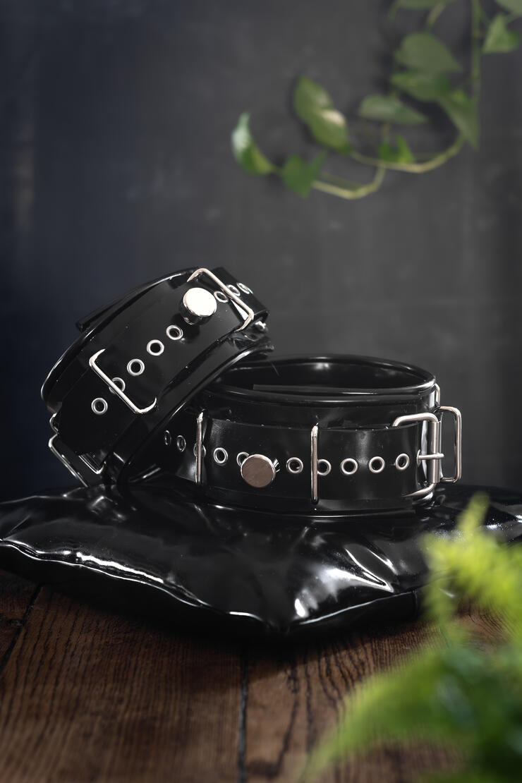 Thigh cuff : 170 €