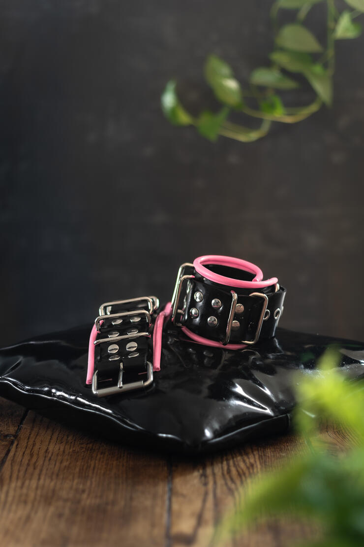 Pink cuff : 110 €